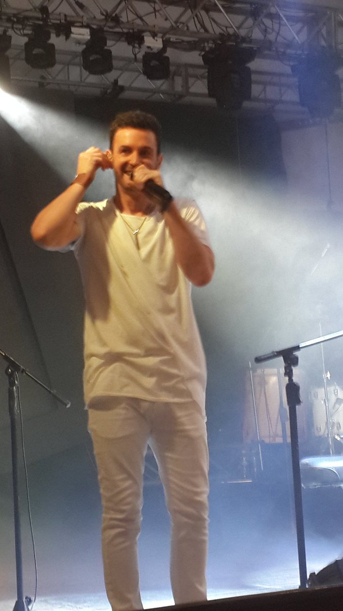 lulipaisio's tweet photo. CANTE, LLORE Y GRITE, SOY FELIZ ❤ TE AMO #TourSER https://t.co/Gmd8w2sGaf