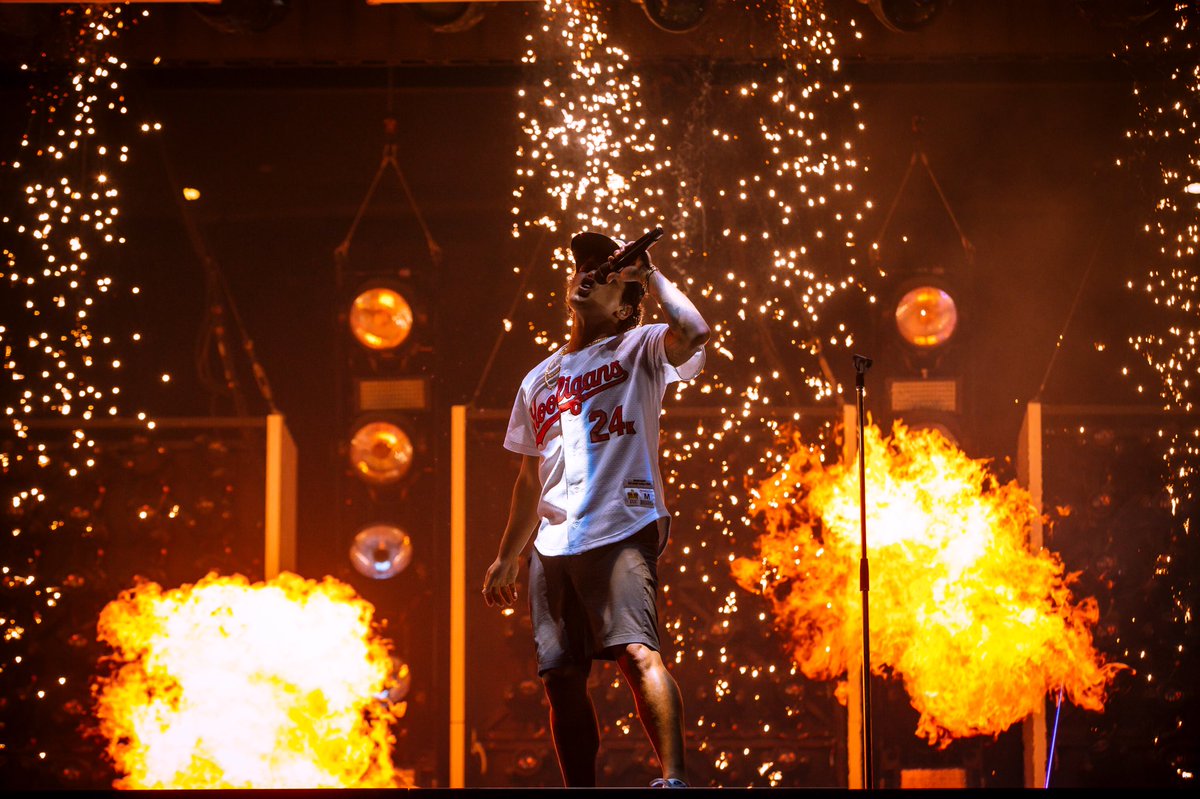 BrunoMars's tweet photo. Thank you New Orleans! #24KMagicWorldTour https://t.co/oug3DFgIDE