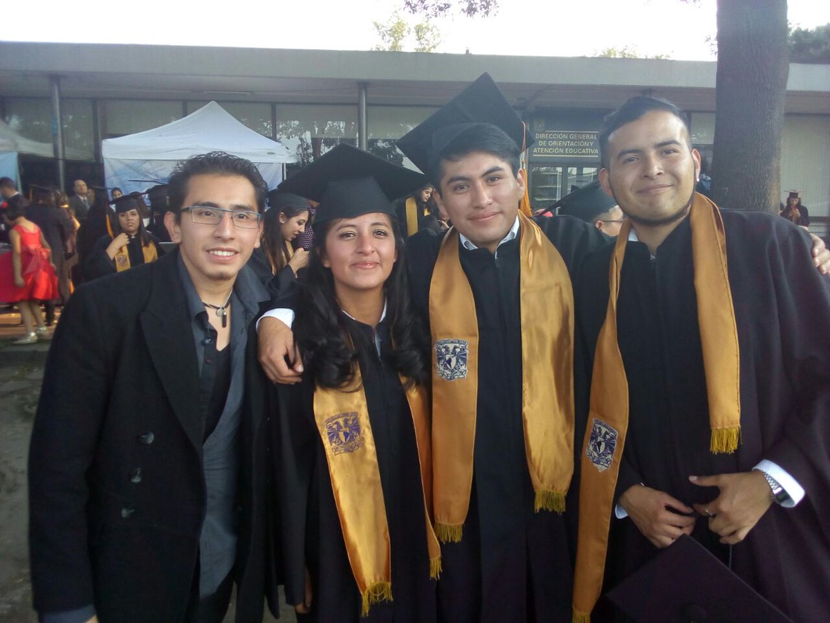 Fanrodme's tweet photo. Los amo chicos!
Los mejores de este mundo. 💙💛😘
#IA38 #graduación #foto https://t.co/e5DdNq6UgL
