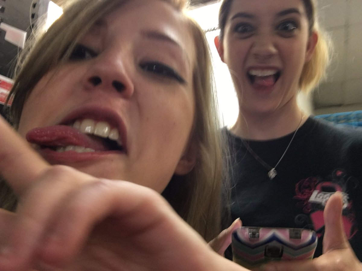 stuartcaseyy's tweet photo. Shout out to the ugliest picture of all time #thecaseys https://t.co/uJKfOrN7hh