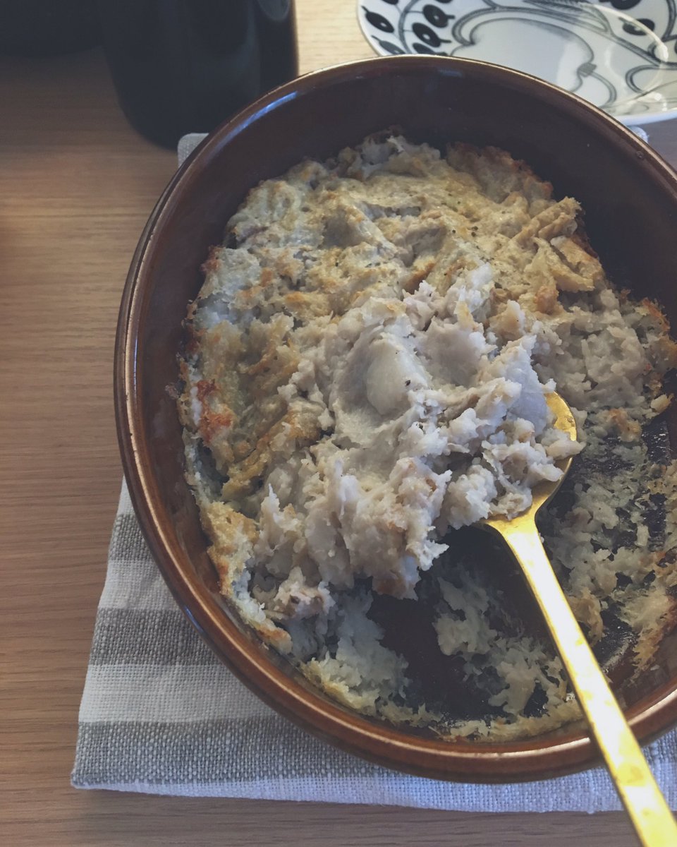 vegemania7's tweet photo. シンプルなシンプルな里芋のグラタン。塩とバターさえあれば。#おうちごはん #朝ごはん https://t.co/3UD6EoEwjA
