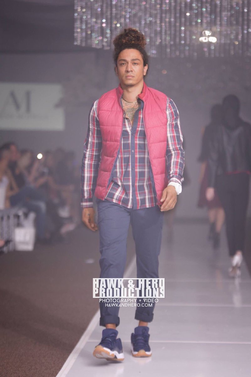 adubb0469's tweet photo. El Paso fashion week #epfw https://t.co/dY1jsEdVpP