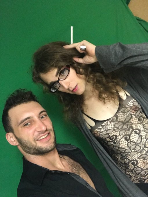 See Jesse and Klintelle have fun at >> https://t.co/e4dxSnerti @XJesseXPratherX @tyler13xxx @KlintelleMoore