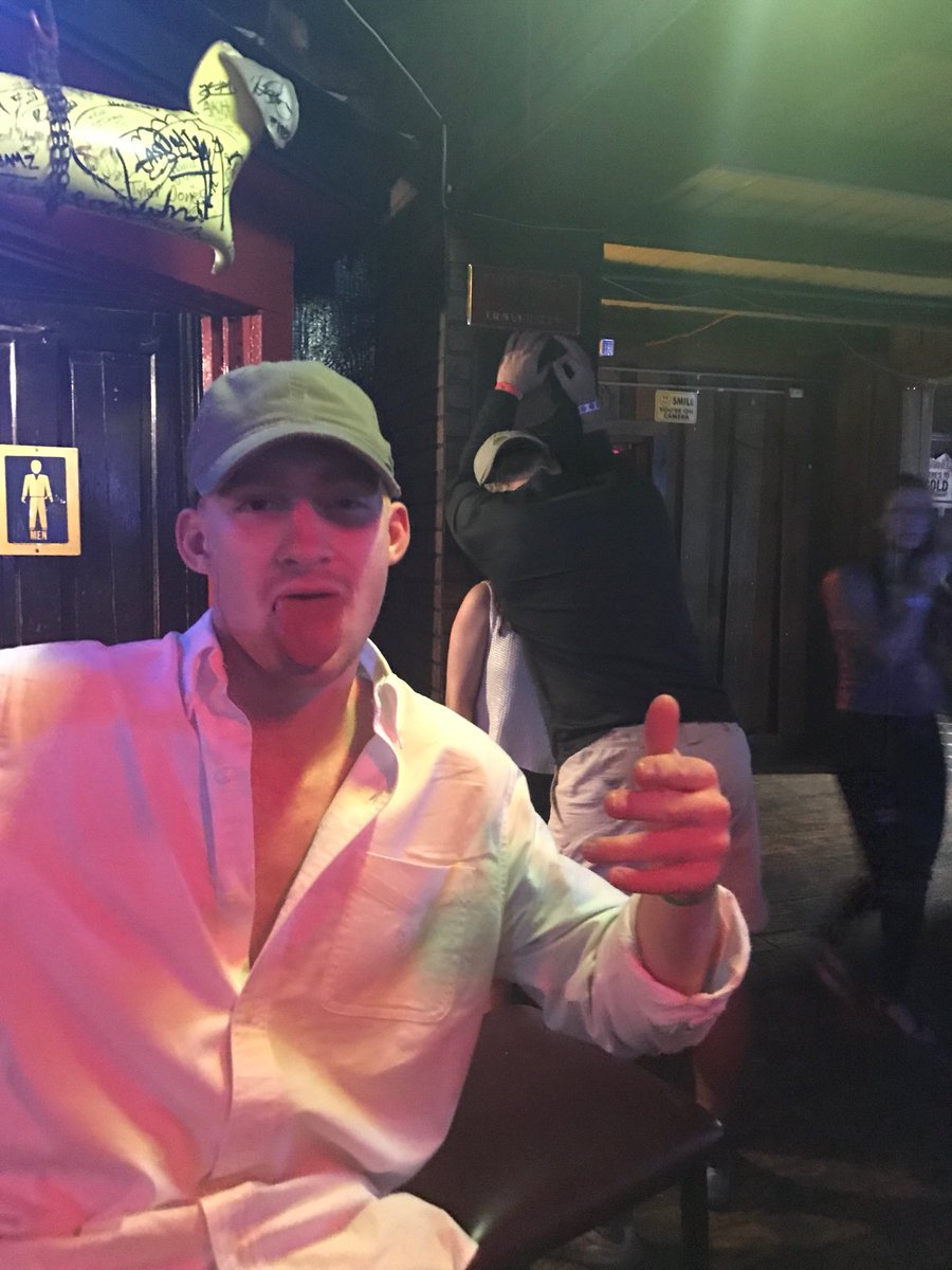 TMakeouts's tweet image. Same thang same spot