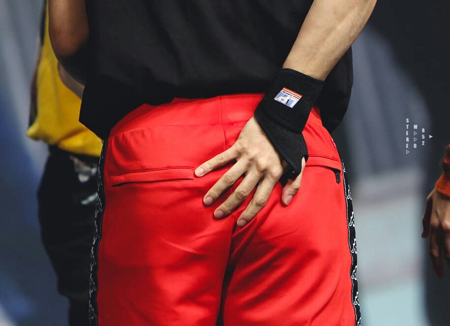 jackson_hands's tweet photo. featuring his ass 😳🍑 https://t.co/Rxcq3FURgE