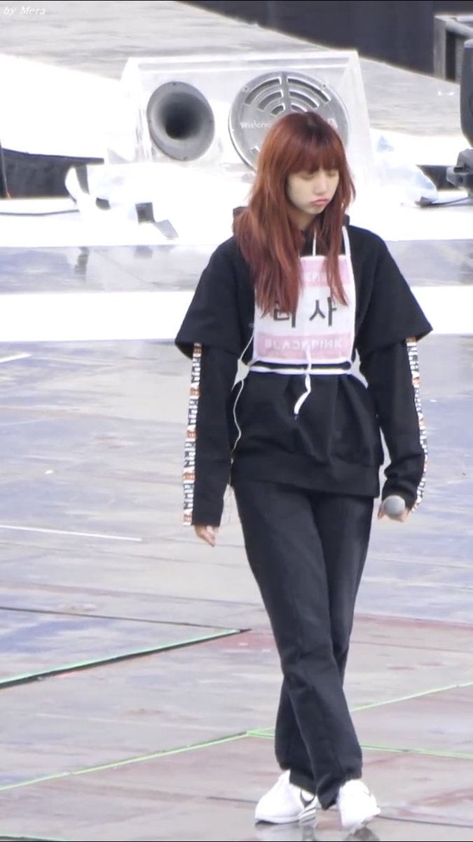 PfFanblackpink's tweet photo. หน้าสดที่แท้ทรู คิ้วพี่ชูหายไปไหนนนน 🤣🤣🤣🤣 ดูยัยหนูทำปากจู๋ อร้ายยยยสิ 😍😍😍😍 น้องแอนไม่ต้องแซะ บลิ้งคึแซะเองไม่ต้องห่วง 5555 #BLACKPINK https://t.co/OefTK0zuqs