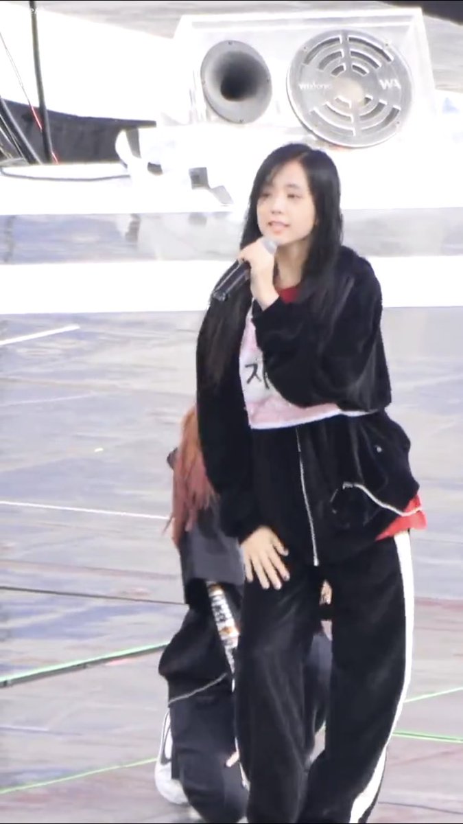 PfFanblackpink's tweet photo. หน้าสดที่แท้ทรู คิ้วพี่ชูหายไปไหนนนน 🤣🤣🤣🤣 ดูยัยหนูทำปากจู๋ อร้ายยยยสิ 😍😍😍😍 น้องแอนไม่ต้องแซะ บลิ้งคึแซะเองไม่ต้องห่วง 5555 #BLACKPINK https://t.co/OefTK0zuqs