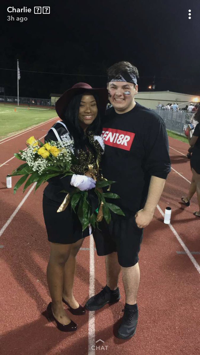 StashiaD_'s tweet photo. last homecoming 💔 #SeniorYear https://t.co/vZLPwmo1Vx