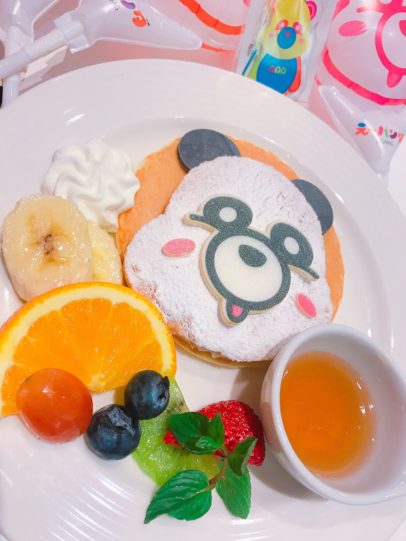 静岡parco 7f スイーツパラダイス 大好評のaaaがついに帰ってきます メンバーカラーや え パンダ もモチーフにしたオリジナルメニューを用意しております そしてカフェ限定のえ パンダ風船もプレゼント a トリプルエー スイパラ スイーツ