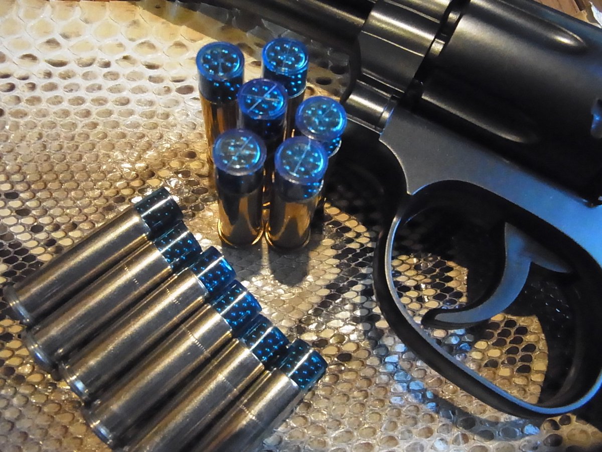 M2 Ball スネークショットの38スペと357マグを製作 スピアー製カプセルに9号弾を約100グレイン詰め装着 仕上に軽くクリンプ 38のケースはwinchester製 357はfederal 双方共にonce Fired クラウンのm586に357を装填すると 詰まっている感じが素敵です