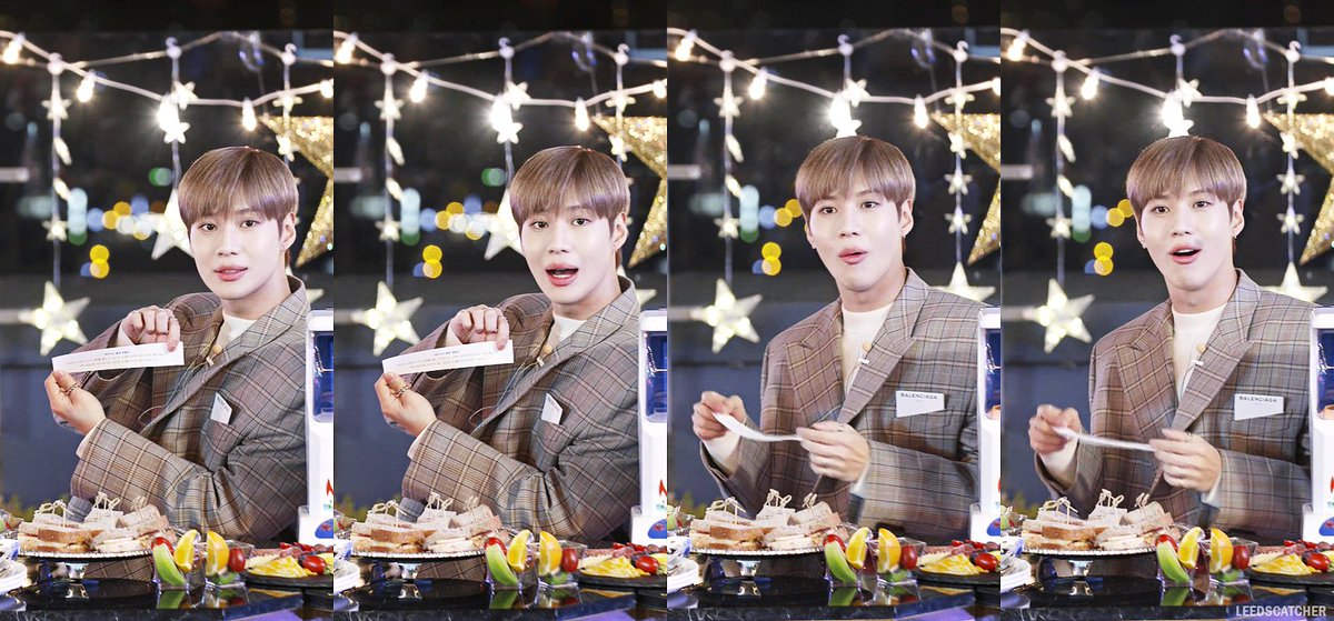leedscatcher525's tweet photo. 161021 V앱 태민 루프탑 라이브 캡쳐
게자리 최고....부러워.... https://t.co/NURLJa3nBU