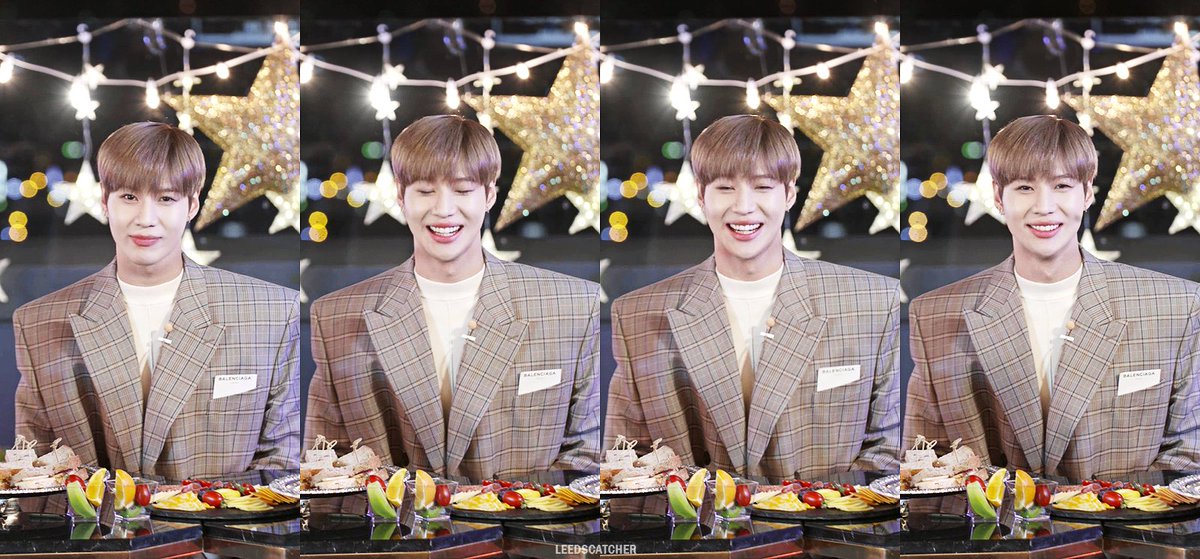 leedscatcher525's tweet photo. 161021 V앱 태민 루프탑 라이브 캡쳐
표정부자이잉🐣 https://t.co/Bc6BoEcFyC