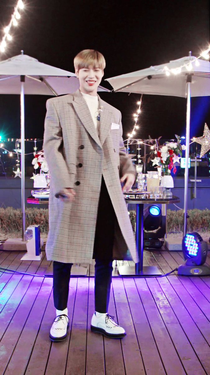 leedscatcher525's tweet photo. 161021 V앱 태민 루프탑 라이브 캡쳐
귀여운 무민이 https://t.co/kX105flH2m