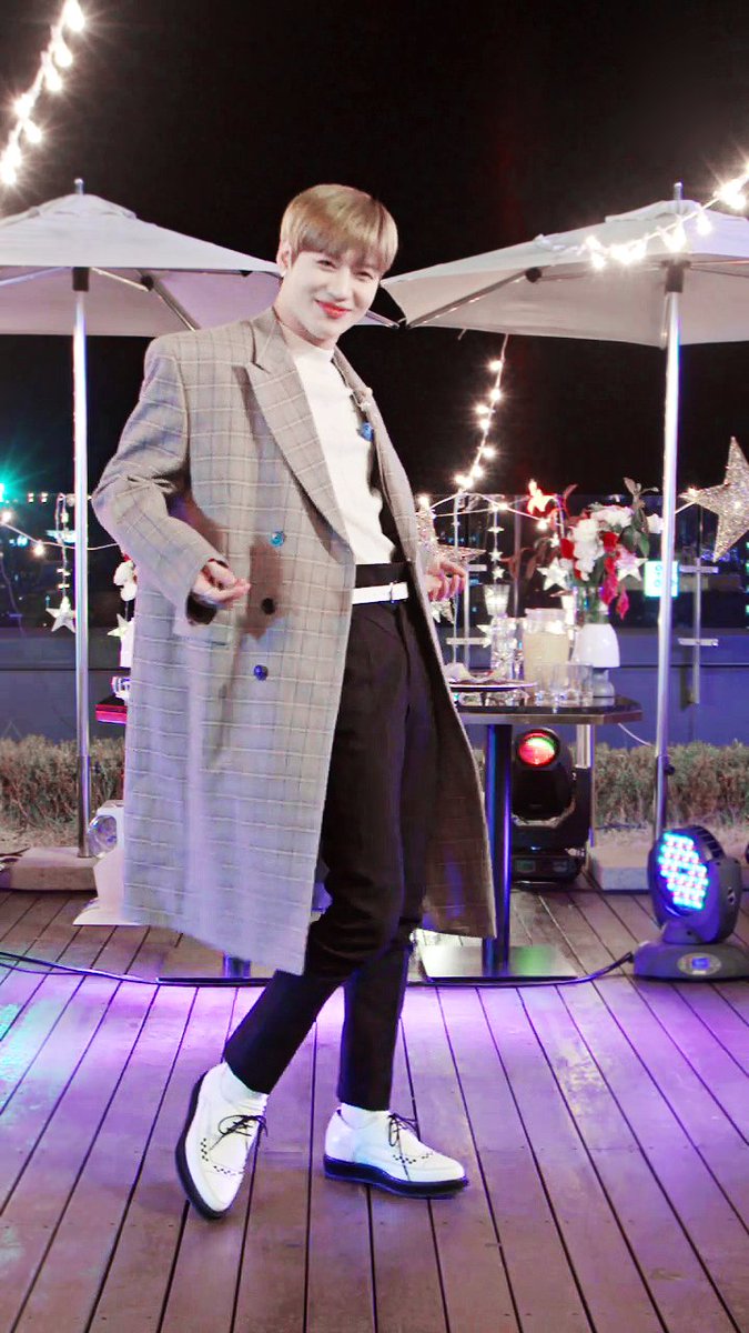 leedscatcher525's tweet photo. 161021 V앱 태민 루프탑 라이브 캡쳐
귀여운 무민이 https://t.co/kX105flH2m