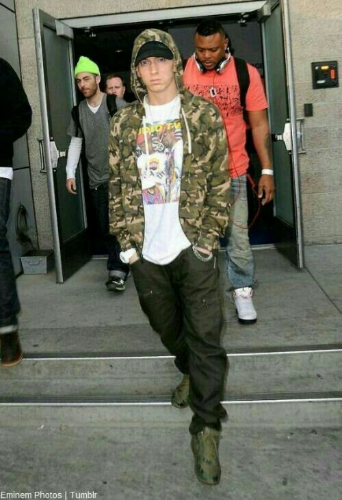 Superhasen81's tweet photo. @Eminem #samejacket #lovethisjacket #Eminem https://t.co/DyRAisndpd