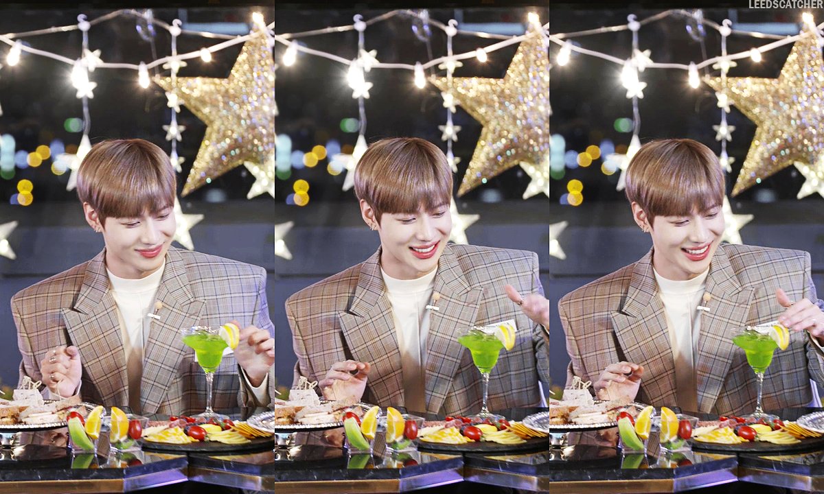leedscatcher525's tweet photo. 161021 V앱 태민 루프탑 라이브 캡쳐
탬테일 완성!🍹🍸 https://t.co/dQINW5LoQK