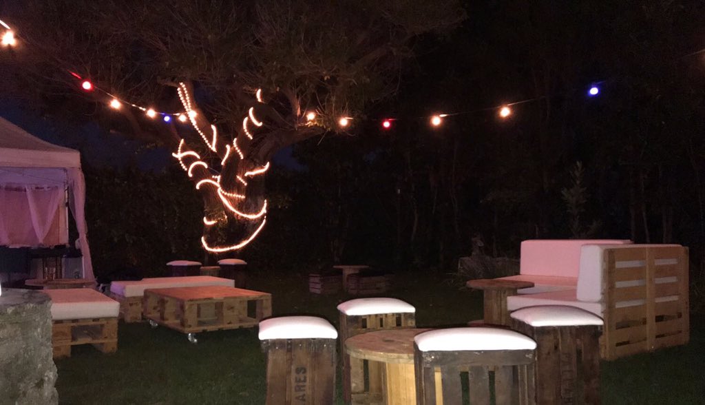 paletsdelujo's tweet photo. Un nuevo evento sostenible con nuestra nueva iluminación by @airstar_aero y con la colaboración de @bcncarpas +info https://t.co/iaCHuf51iX https://t.co/ce4PBtRb5Y
