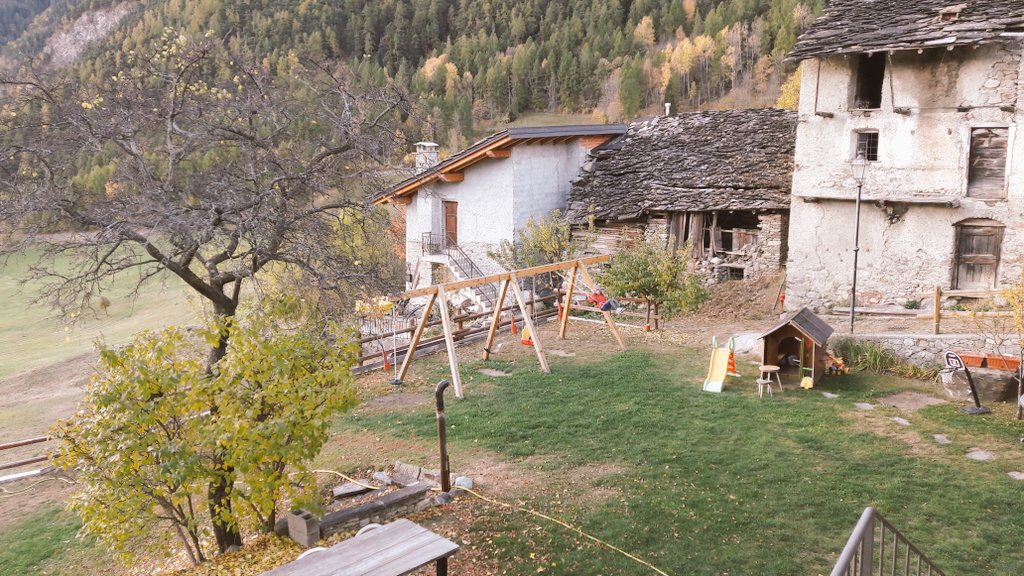GTKappa's tweet photo. Ci svegliamo a #Torgnon in una splendida giornata autunnale!! @TorgnonTurismo https://t.co/Mtv0Y1NB8J