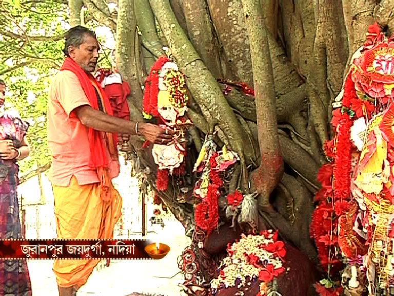 abpanandatv's tweet photo. #Kalikatha #Juranpur #JoyDurga দেখুন, নদিয়ার জুরানপুরের জয়দুর্গা https://t.co/2N1lXFfJZt https://t.co/0PBdiuRdXV