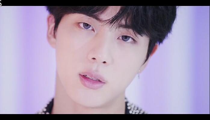 Jeonkook002's tweet photo. Our worldwide handsome! bless your eyes! https://t.co/6Axktf9CrH
