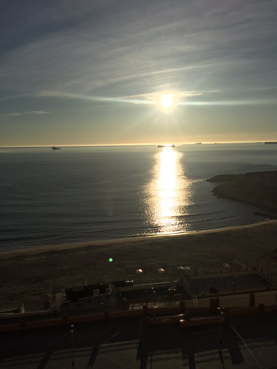 nadia_iv's tweet photo. Looks like it'll be another glorious day! #HereComesTheSun #BeachLife #IsItSummerOrWinter https://t.co/pSsLTrQ0Mk