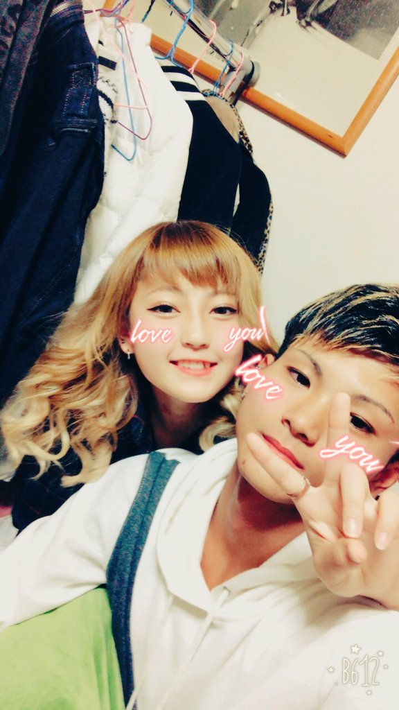 rentohanako's tweet photo. いつもラインは冷たいと言われるし、毎日喧嘩だし、忙しいけど
何だかんだあんたが好き😂。
俺の愛が足りてない？笑なら、もっと本気にさせてよ😂
お前の笑顔は俺のなかでの唯一の太陽なんばい～✌

なんか、ツイートしてみたかった😂『恥』😳 https://t.co/DFALgNPP0y