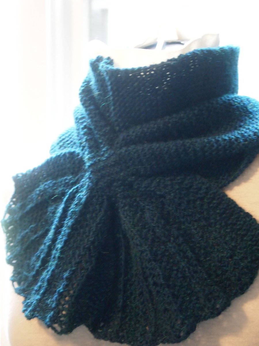 Scarf Knitting Pattern - Shellie Keyhole Scarf tuppu.net/65cfe6a2 #KnitChicGrace #KnittingPatterns