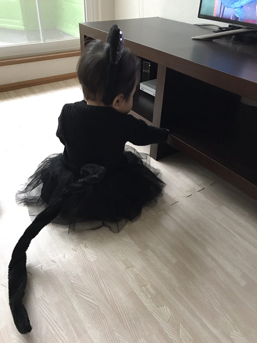 そらん A Twitter 今日は孫のハロウィン衣装をチクチク 猫耳としっぽはダイソーで購入 黒猫ちゃんに変身 ハロウィン ベビーハロウィン 仮装 寝相アート 猫耳 黒猫衣装 変身 ハロウィン衣装