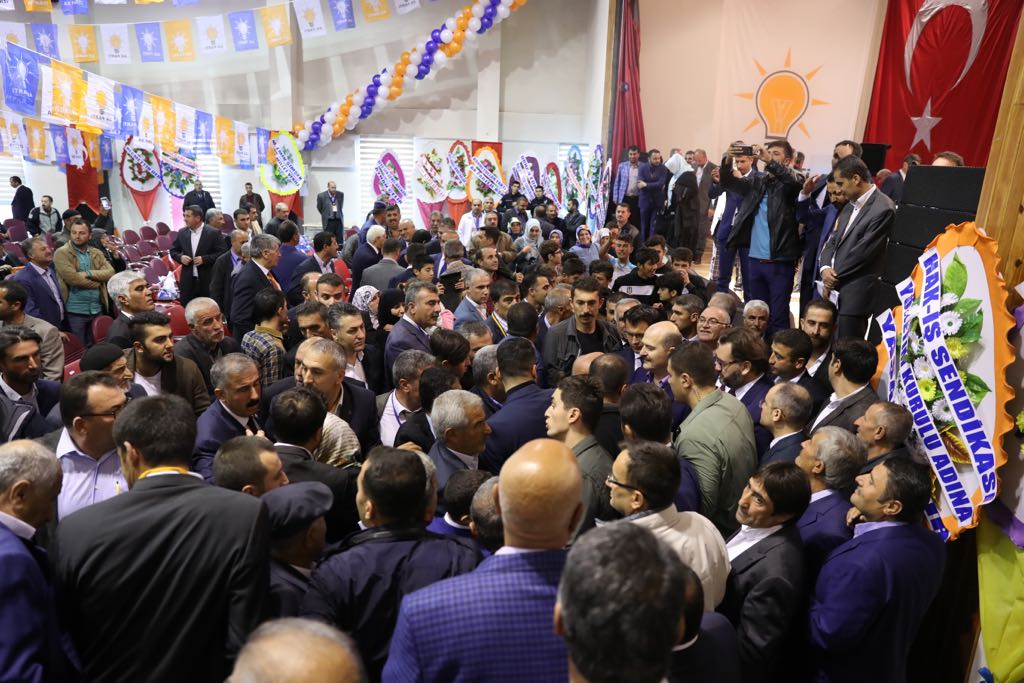suleymansoylu's tweet photo. Gitmediğimiz köy, sıkmadığımız el bizim değildir.
Yapmadığımız gönülde yerimiz yoktur...

Muş Merkez İlçe Kongremiz hayırlı olsun https://t.co/qrNKh7BR4h