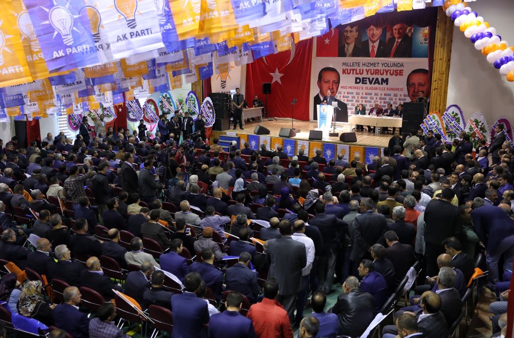 Gitmediğimiz köy, sıkmadığımız el bizim değildir.
Yapmadığımız gönülde yerimiz yoktur...

Muş Merkez İlçe Kongremiz hayırlı olsun