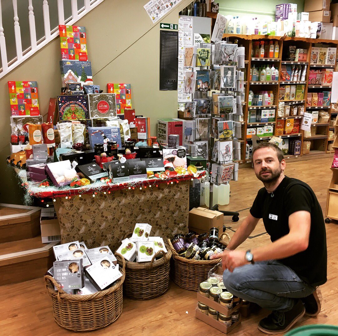 NaturalStoreFHS's tweet image. Manager Rob brings the festive feel to our Falmouth store with his fab Christmas display 🎄✨😀 #LoveNatStore #ChristmasIsComing #FestiveTreats