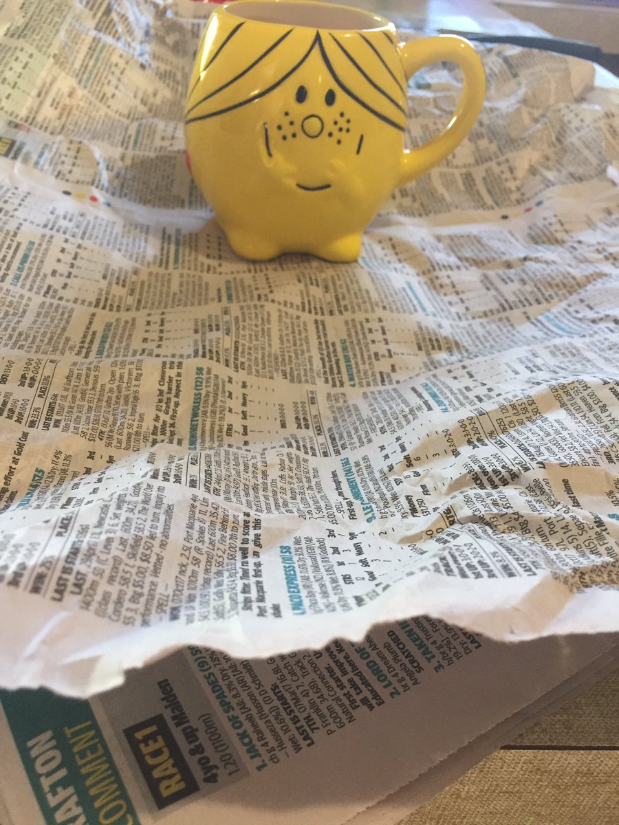 CharlyHackett's tweet photo. Moving house sucks balls!! WTF do I but novelty cups?? They are impossible to pack!! https://t.co/dhpdqqYEFo