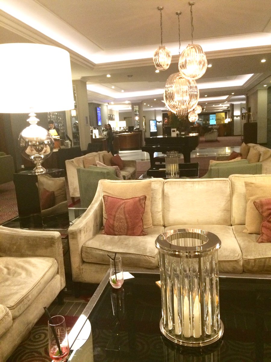 JoceFitz1's tweet photo. Away from the busiest noise of London yet in the middle of it!#so relaxing #lobby@ Radisson Blu Portman @RadissonBlu https://t.co/KHdz5OKsD7