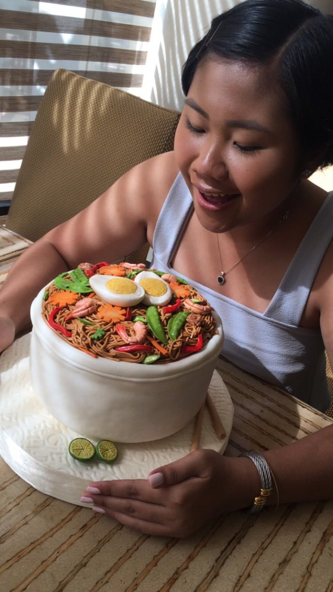bearrrobles's tweet photo. Omg PANCIT CAKE! 🙌🏻 thank you to my family for this awesome cake! #octoBEAR22 https://t.co/8k7YSdEApI