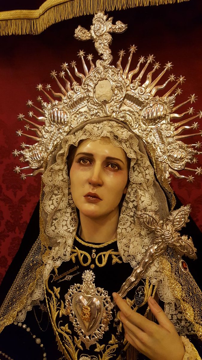 Da comienzo el besamanos extraordinaria por el X Aniversario de Ntra. Sra. de los Desamparados #Xaniversario #Gorertti #CofradíasMLG