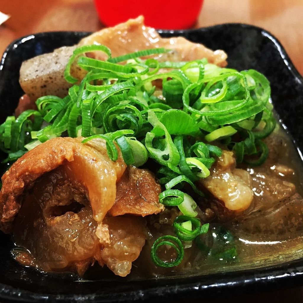 MistuyukiM's tweet photo. どて煮
#どて煮 #煮込み #新世界 #串カツ牛若丸 #大阪 #通天閣 #大阪グルメ #大阪市浪速区 https://t.co/ohkWj4OySd https://t.co/mDzZ1GEL0x