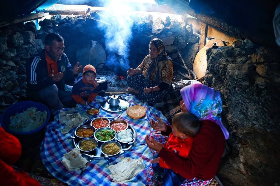 GHesenli12's tweet photo. Günaydın güzel ırkım...
(Yörük sofrası) https://t.co/ZpkiQW10id