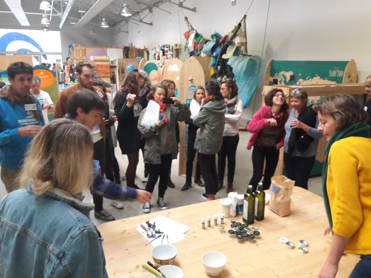 ce matin aux #chapterdays de <a href="/surfridereurope/">Surfrider Europe</a> on apprend à faire des cosmétiques maisons sans microbilles plastique #beatthemicrobeads