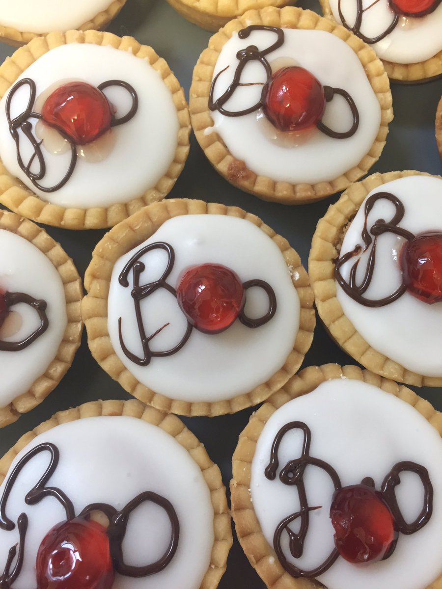 nibsysgf's tweet photo. Half term and an excuse for these beauties!!
#halfterm #glutenfree #bakewelltart #nibsysgf #nibsys #baker https://t.co/Sygtl6ium4
