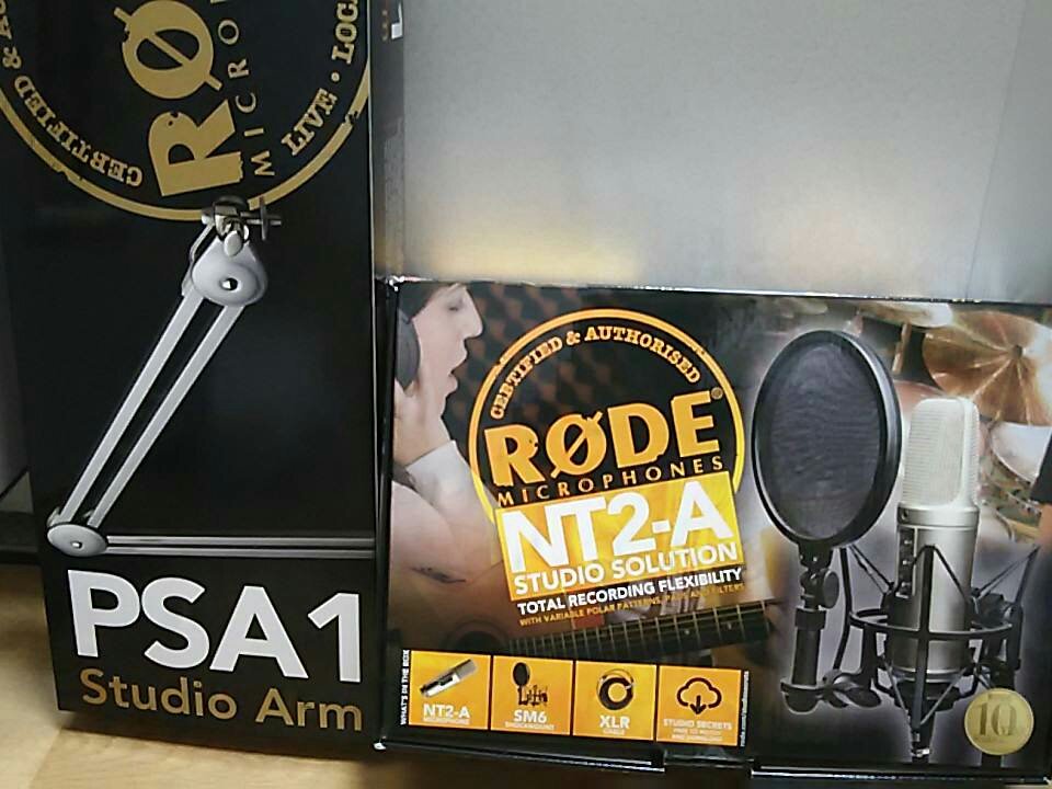 White_Beagle24's tweet photo. コンデンサマイクとマイクスタンド買った。RODEのNT2-A。
アコギ録音する。
#RODE #NT2A https://t.co/gM5zsmvNJR