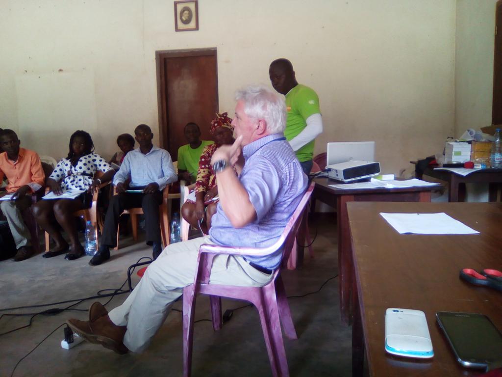 AfriyanRca's tweet photo. Atelier de réflexion sur les canaux et outils de la SRAJ où le représentant pays de l'UNFPA fut l'intervenant sur le Droit en SRAJ. https://t.co/rT2nnLezWD