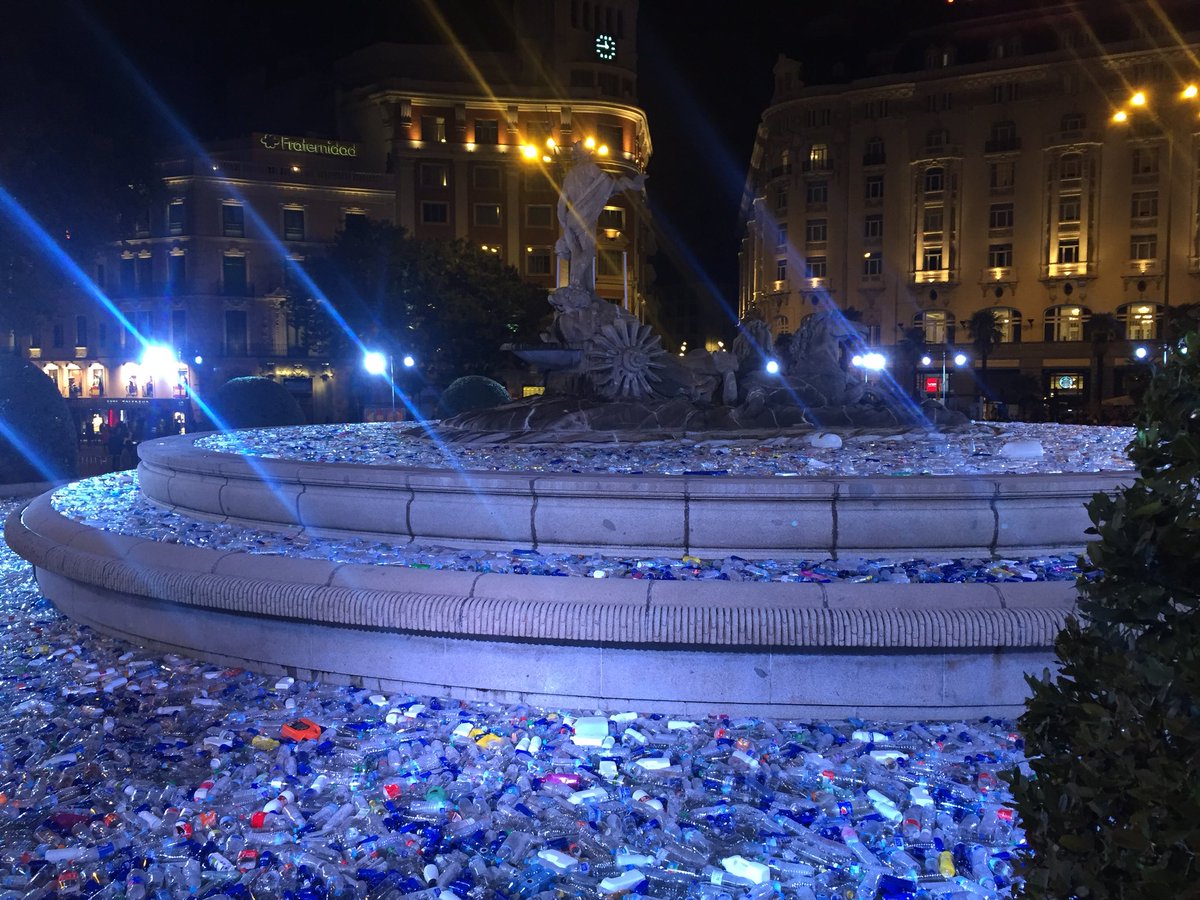 JavierMazorra's tweet photo. Bravo por el proyecto #LunadeOctubre ayer noche en @MADRID Estupendo @SRoosegaarde @otucinema #groupelaps y los demás https://t.co/p5LRHr8jBz