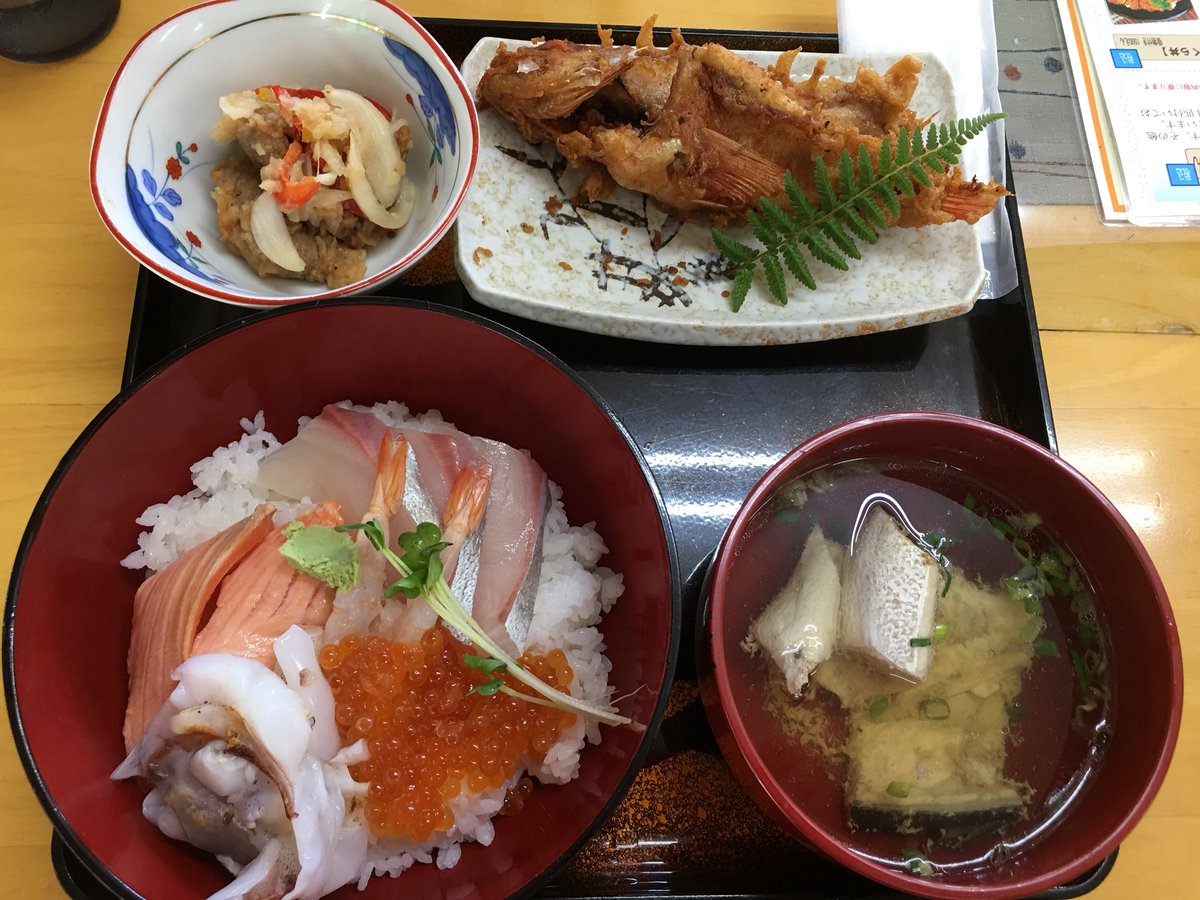 jAbuEKyWbGftDgo's tweet image. この海鮮丼が1500円はクオリティ高すぎる！！
最近美味しいものたくさん食べすぎて幸せすぎます(o^^o)