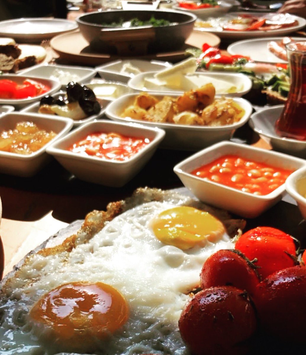 CapaMagMagazinn's tweet photo. Haftanın en çok özlenen anı... Pazar kahvaltısı gibisi var mı ya ♥️♥️ @the_crepeescape 👌 https://t.co/MjyHrvSUUN