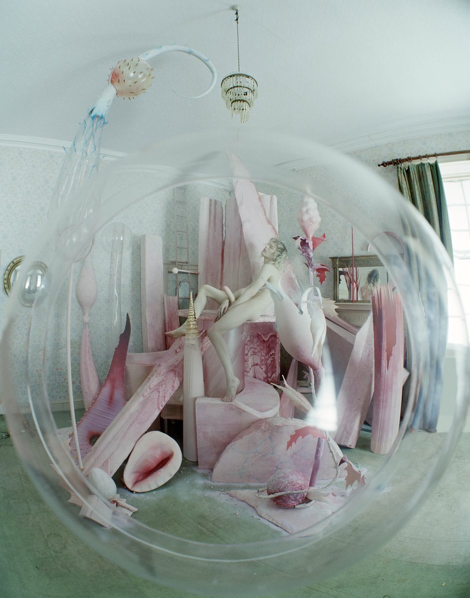 NoordbrabantsM's tweet photo. Vanaf 4-11 neemt Modefotograaf Tim Walker @NoordbrabantsM over met een larger-than-life fotoserie geinspireerd door Bosch.  #TimWalkerXBosch https://t.co/qg3fXon9s9