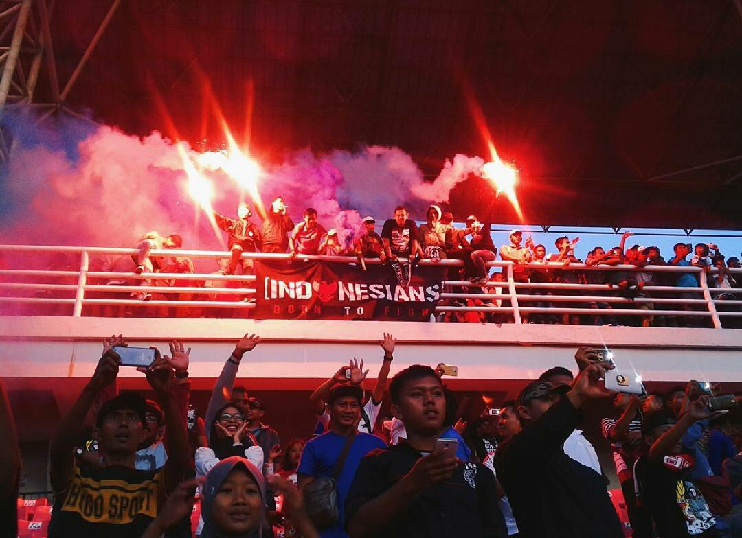 ULTXJBR1987's tweet photo. Semangat ini untukmu, ucapan perpisahan dari kami untuk @TimnasU191 pada laga persahabatan kemarin di jember sport garden #pyronotcrime https://t.co/VU2gBnIPVS