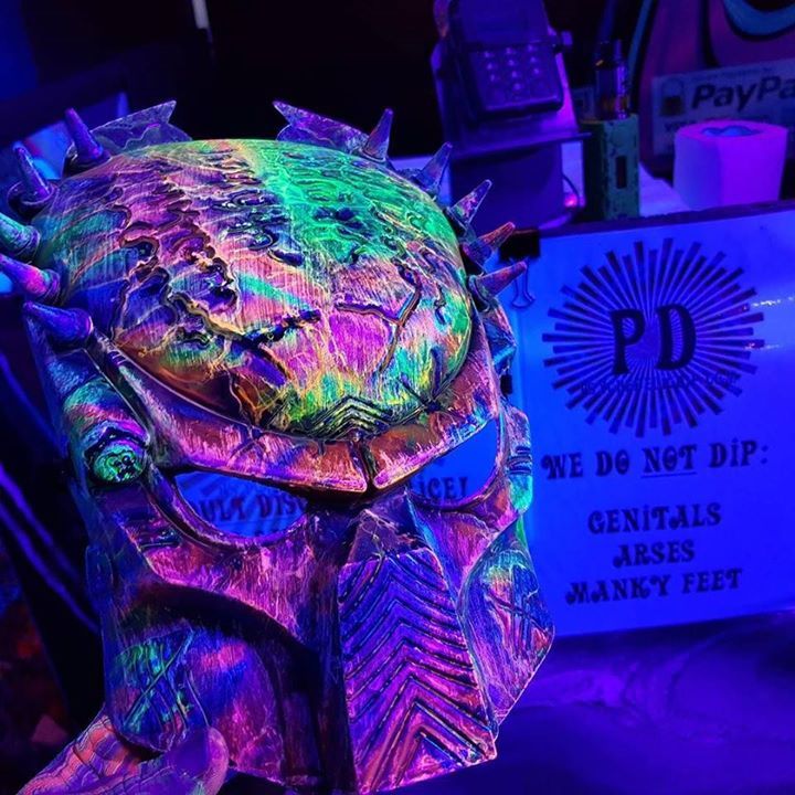 Predator says we do not dip. #fubl #bodymarbling #uv #ravewear #festivalfashion #halloween #mask … ift.tt/2dfW4Gp