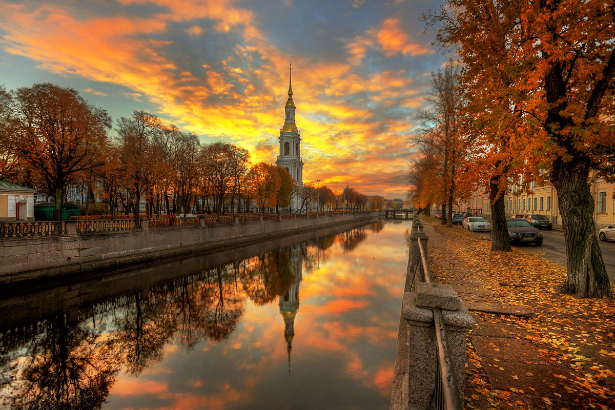 freepetersburg's tweet photo. San Petersburgo ahora. ¿Y cómo se ve tu ciudad en otoño?🍁
#sanpetersburgo #rusia #toursenespañol #otoño https://t.co/JkkiZhbPpw