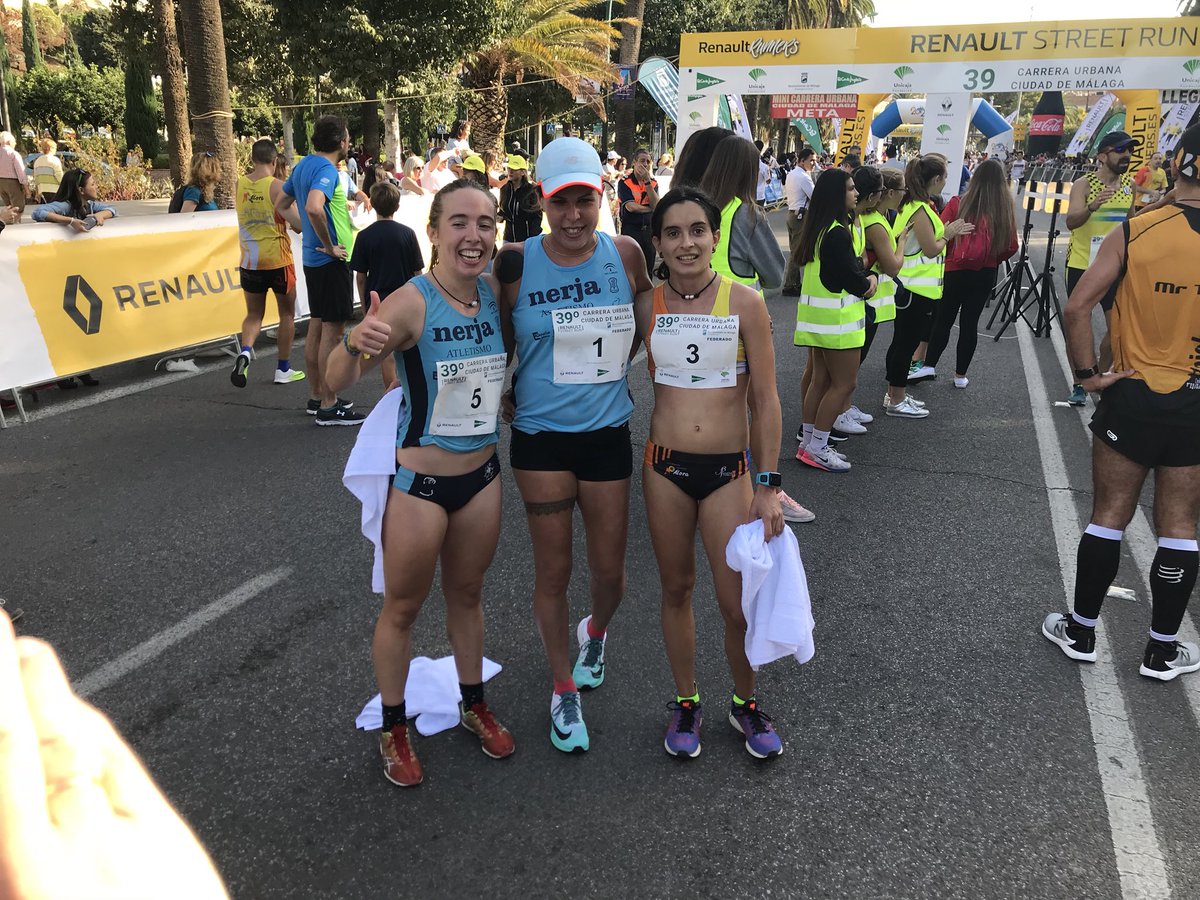 Rebeca García, con el dorsal 1, ha sido la primera mujer en cruzar la meta de la #CarreraUrbanaMLG Le han seguido Serrano e Infantes.