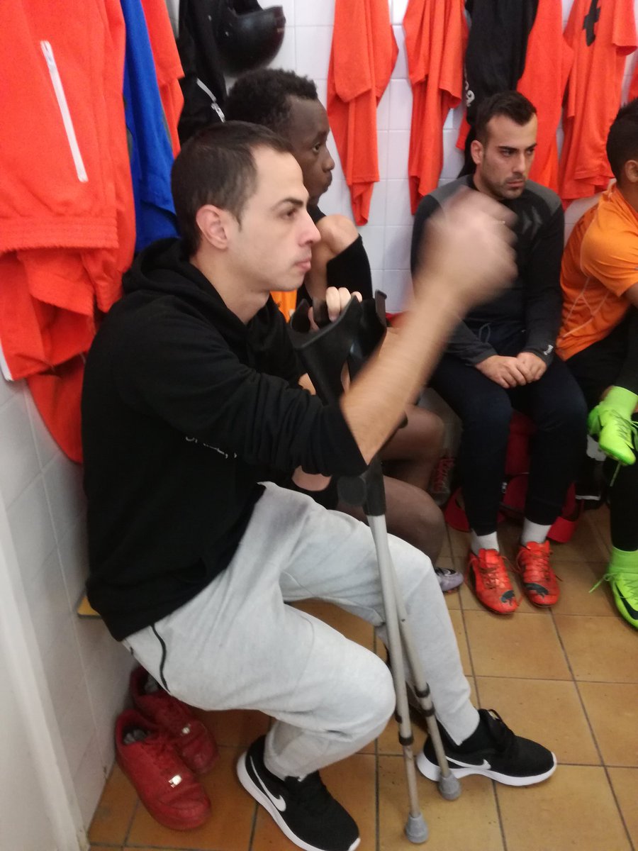uesabadellenca's tweet photo. #sabaFran @Joelito_7 esta de charla, ya queda menos maquina #2cat4 #CorazonesNaranjas #VamoslaSaba https://t.co/G11NgFYZyX